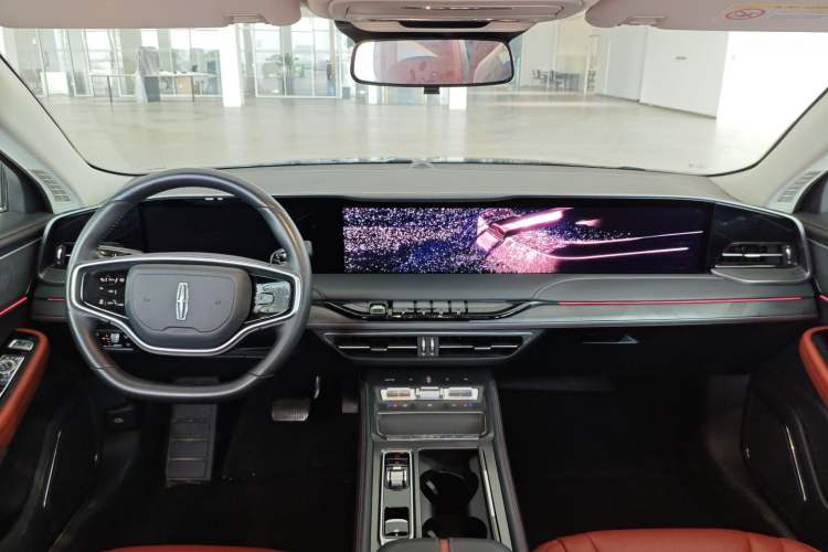 Used Lincoln Z 2025 2.0T Prestige Edition Center Console