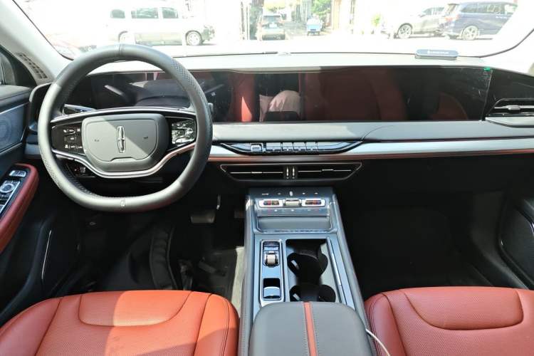Used Lincoln Z 2025 2.0T Luxury Edition Center Console