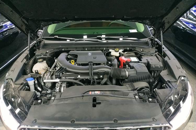 Used Lincoln Z 2025 2.0T Prestige Edition Engine Bay