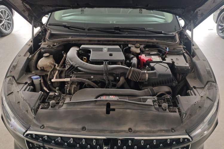 Used Lincoln Z 2025 2.0T Prestige Edition Engine Bay