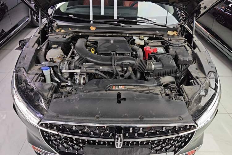 Used Lincoln Z 2025 2.0T Prestige Edition Engine Bay