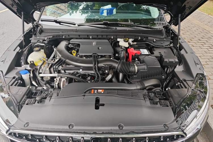 Used Lincoln Z 2025 2.0T Prestige Edition Engine Bay