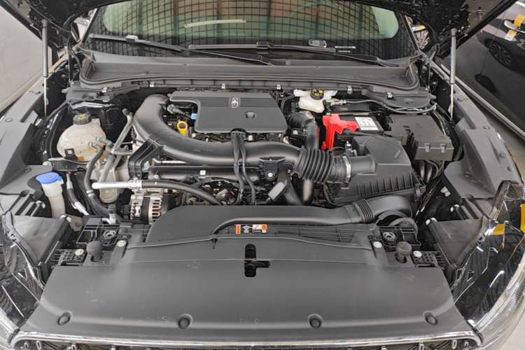 Used Lincoln Z 2025 2.0T Prestige Edition Engine Bay