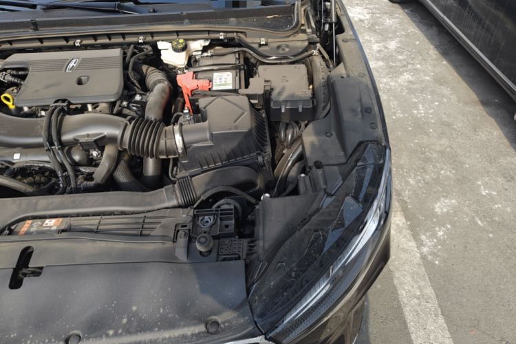 Used Lincoln Z 2025 2.0T Prestige Edition Engine Bay Left