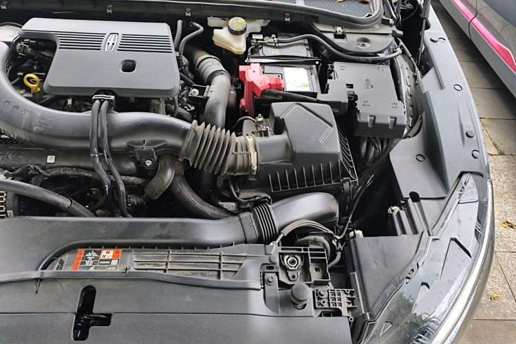 Used Lincoln Z 2025 2.0T Prestige Edition Engine Bay Left