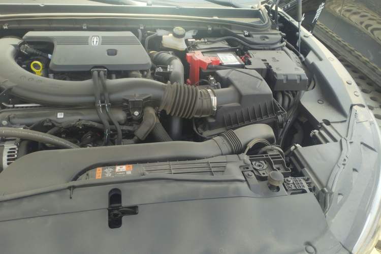 Used Lincoln Z 2025 2.0T Luxury Edition Engine Bay Left