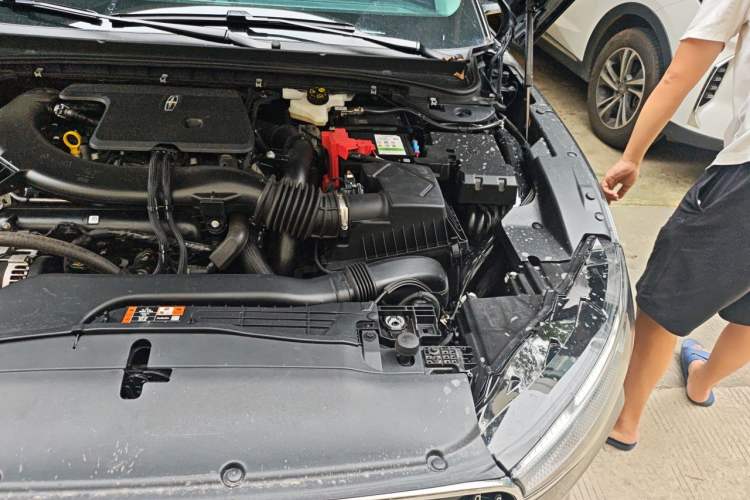Used Lincoln Z 2025 2.0T Prestige Edition Engine Bay Left