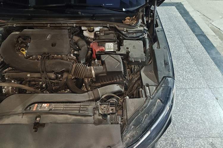 Used Lincoln Z 2025 2.0T Prestige Edition Engine Bay Left