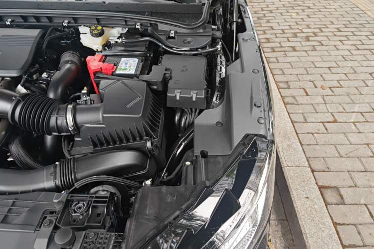 Used Lincoln Z 2025 2.0T Prestige Edition Engine Bay Left