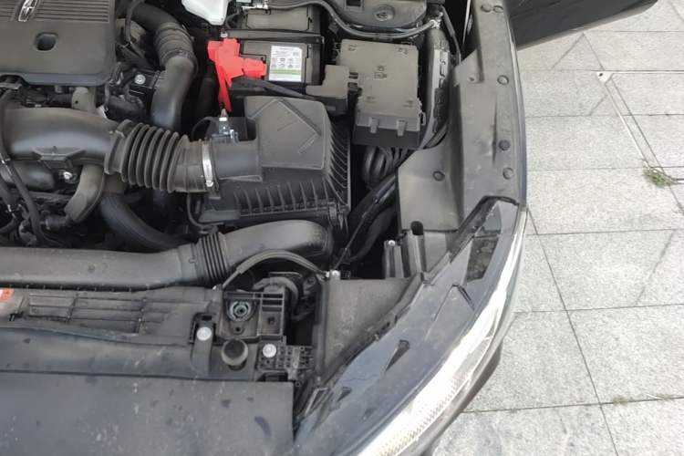 Used Lincoln Z 2025 2.0T Prestige Edition Engine Bay Left