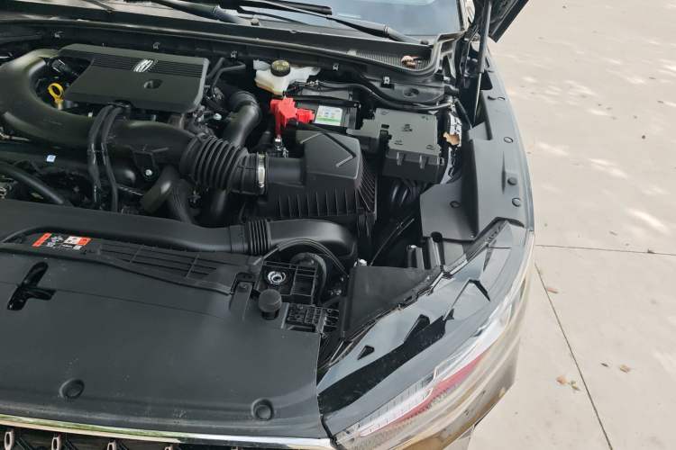 Used Lincoln Z 2025 2.0T Prestige Edition Engine Bay Left
