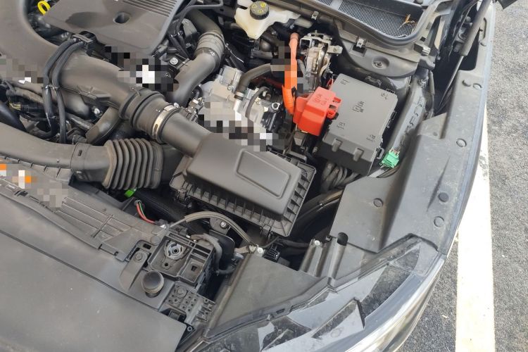 Used Lincoln Z 2025 2.0T Prestige Hybrid Edition Engine Bay Left