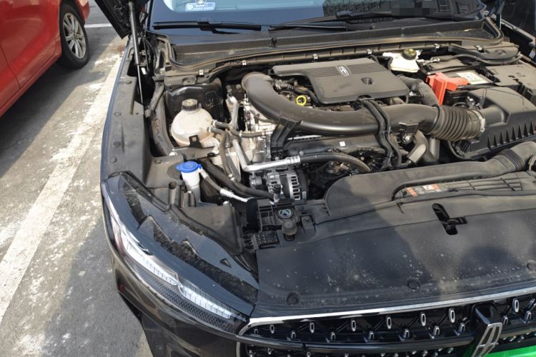 Used Lincoln Z 2025 2.0T Prestige Edition Engine Bay Right