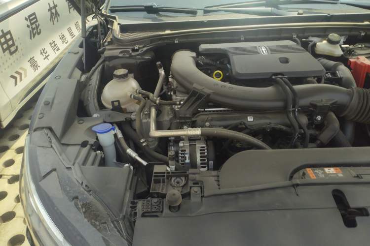 Used Lincoln Z 2025 2.0T Luxury Edition Engine Bay Right
