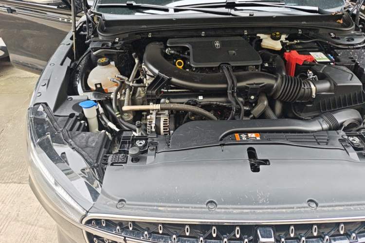 Used Lincoln Z 2025 2.0T Prestige Edition Engine Bay Right