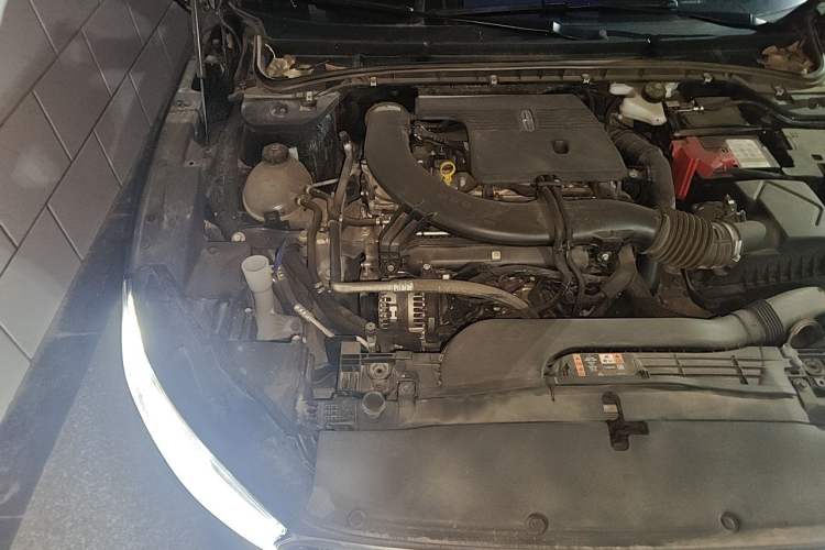 Used Lincoln Z 2025 2.0T Prestige Edition Engine Bay Right
