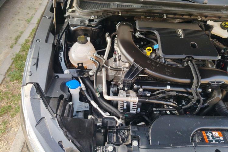 Used Lincoln Z 2025 2.0T Prestige Edition Engine Bay Right