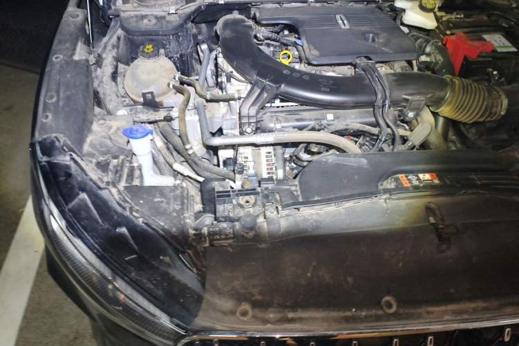 Used Lincoln Z 2025 2.0T Prestige Edition Engine Bay Right