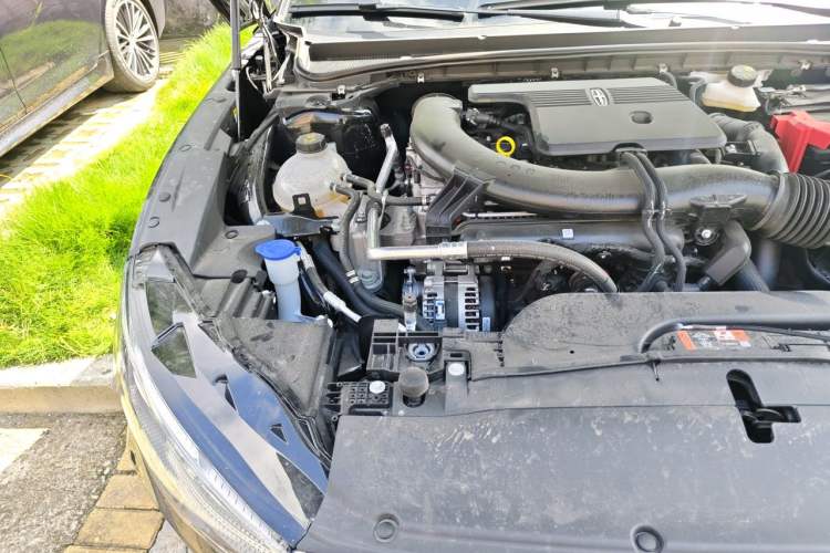 Used Lincoln Z 2025 2.0T Luxury Edition Engine Bay Right