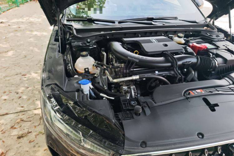 Used Lincoln Z 2025 2.0T Prestige Edition Engine Bay Right