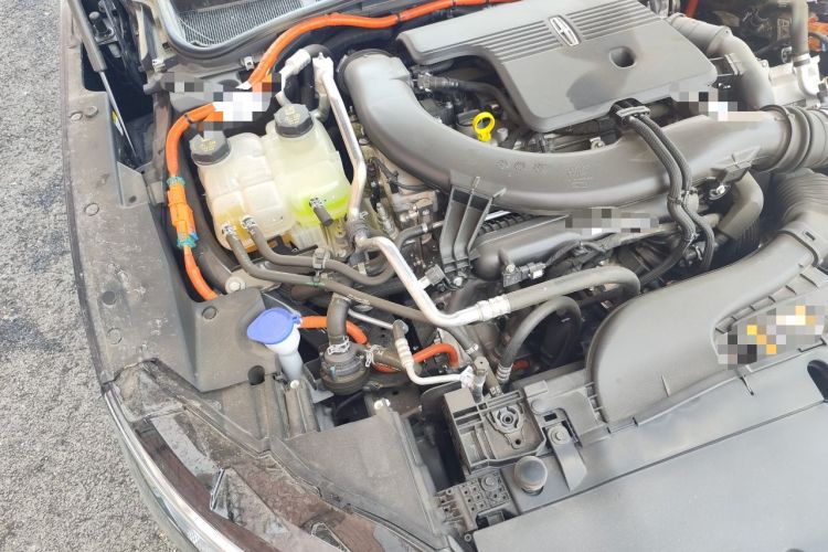 Used Lincoln Z 2025 2.0T Prestige Hybrid Edition Engine Bay Right