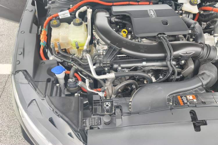 Used Lincoln Z 2025 2.0T Prestige Hybrid Edition Engine Bay Right