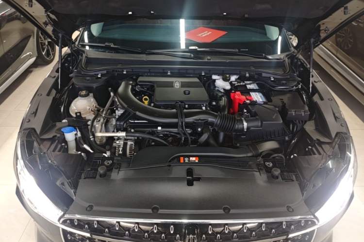 Used Lincoln Z 2025 2.0T Prestige Edition Engine Bay
