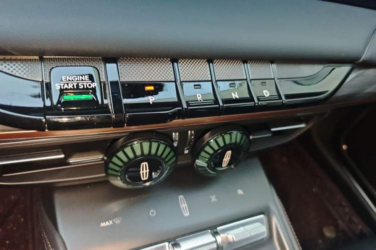 Used Lincoln Z 2025 2.0T Luxury Edition Gear Lever