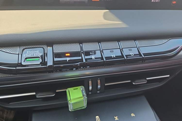 Used Lincoln Z 2025 2.0T Luxury Edition Gear Lever