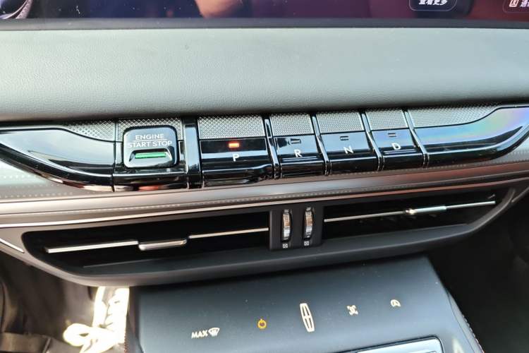 Used Lincoln Z 2025 2.0T Luxury Edition Gear Lever