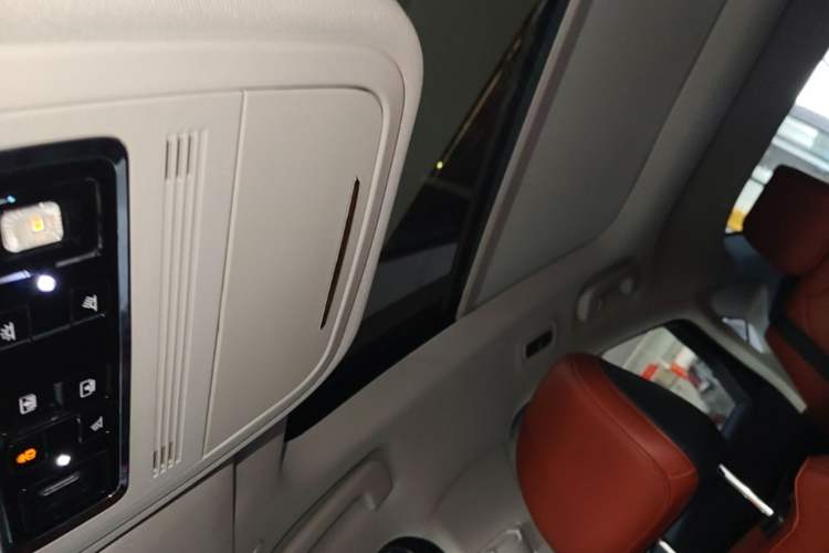 Used Lincoln Z 2025 2.0T Prestige Edition Headliner