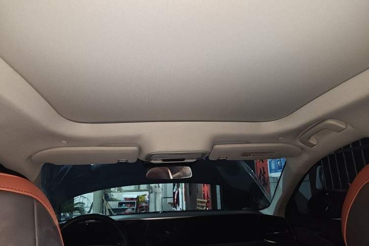 Used Lincoln Z 2025 2.0T Prestige Edition Headliner