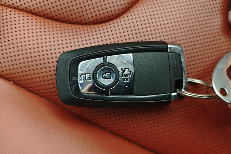 Used Lincoln Z 2025 2.0T Prestige Edition Interior 1