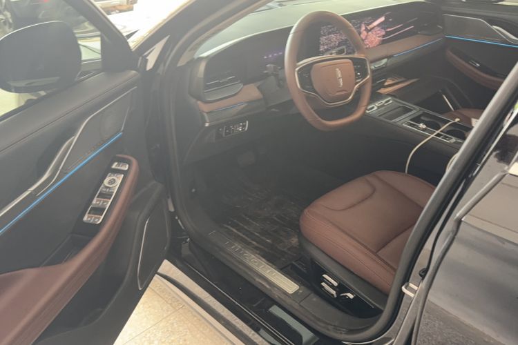 Used Lincoln Z 2025 2.0T Prestige Hybrid Edition Interior 2