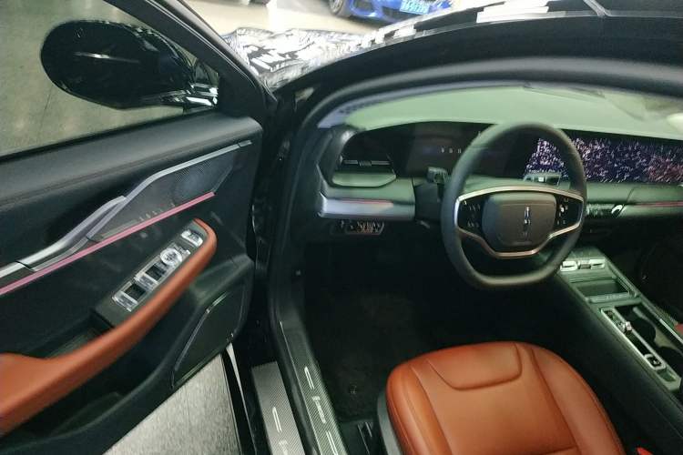 Used Lincoln Z 2025 2.0T Prestige Edition Interior 3