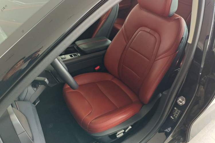 Used Lincoln Z 2025 2.0T Prestige Edition Left Front Seat
