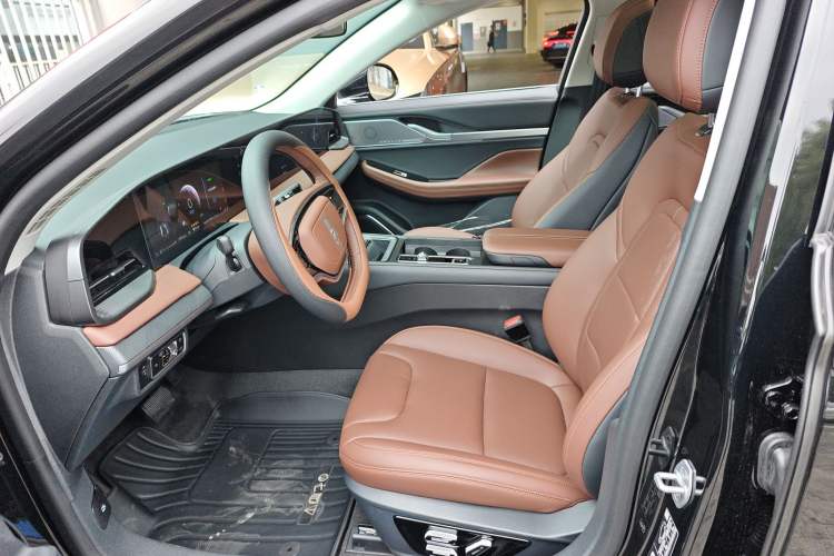 Used Lincoln Z 2025 2.0T Prestige Hybrid Edition Left Front Seat