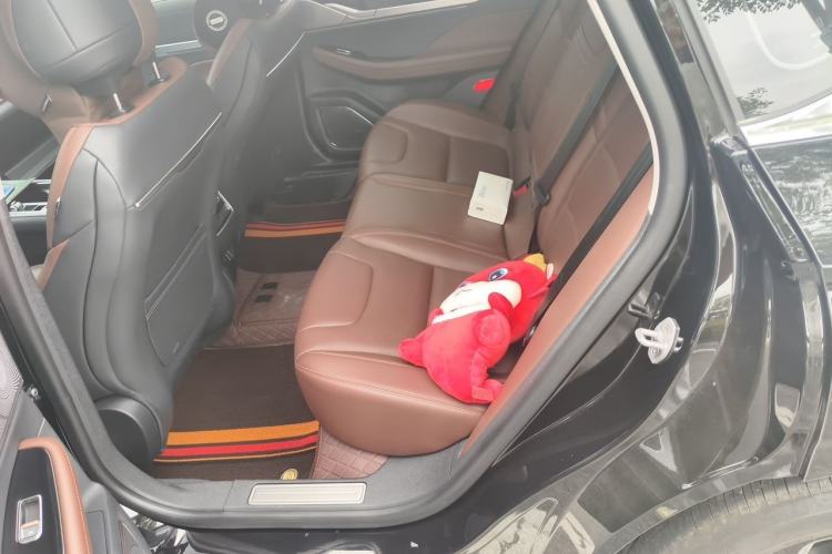 Used Lincoln Z 2025 2.0T Prestige Hybrid Edition Left Rear Seat