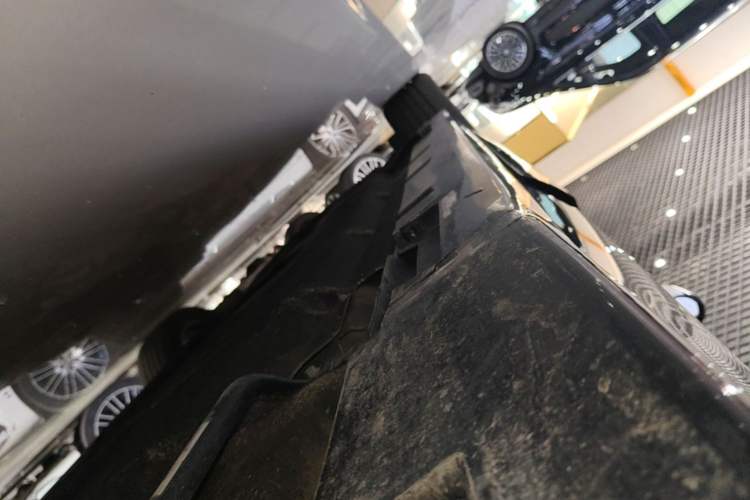 Used Lincoln Z 2025 2.0T Prestige Edition Left Side Sill