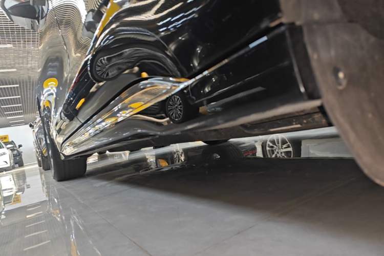 Used Lincoln Z 2025 2.0T Prestige Edition Left Side Sill
