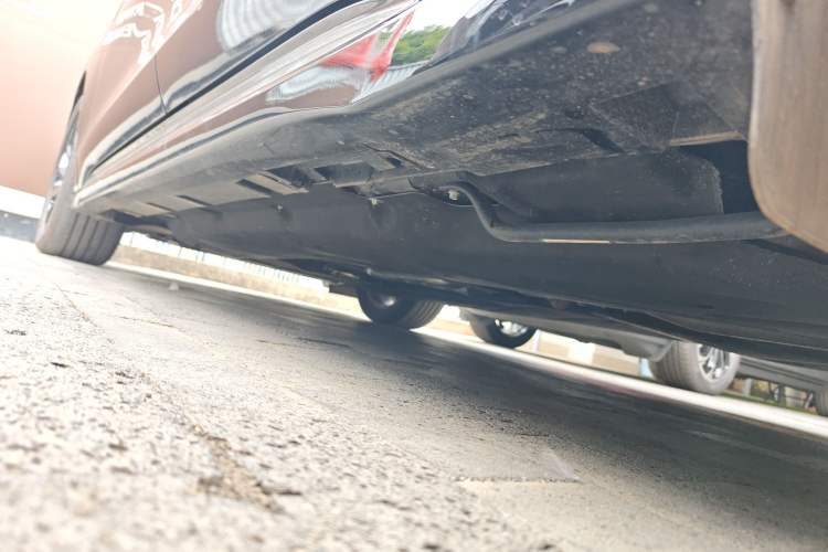 Used Lincoln Z 2025 2.0T Prestige Hybrid Edition Left Side Sill