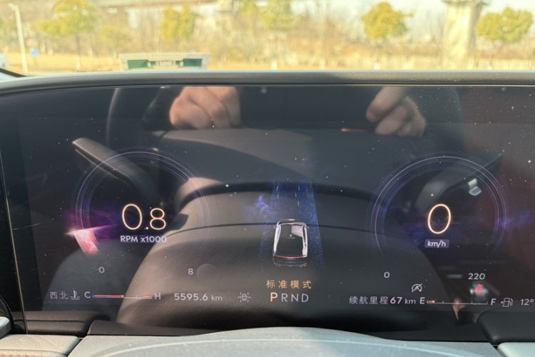 Used Lincoln Z 2025 2.0T Prestige Edition Odometer Close Up