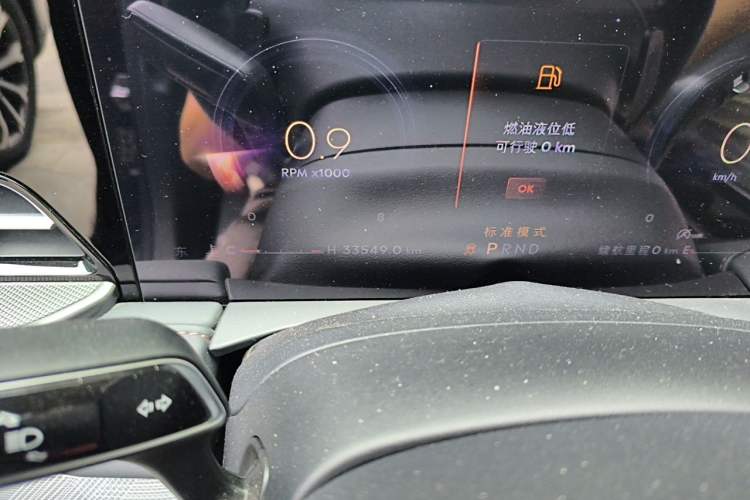 Used Lincoln Z 2025 2.0T Prestige Edition Odometer Close Up