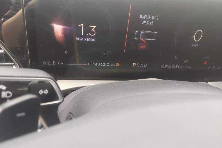 Used Lincoln Z 2025 2.0T Luxury Edition Odometer Close Up