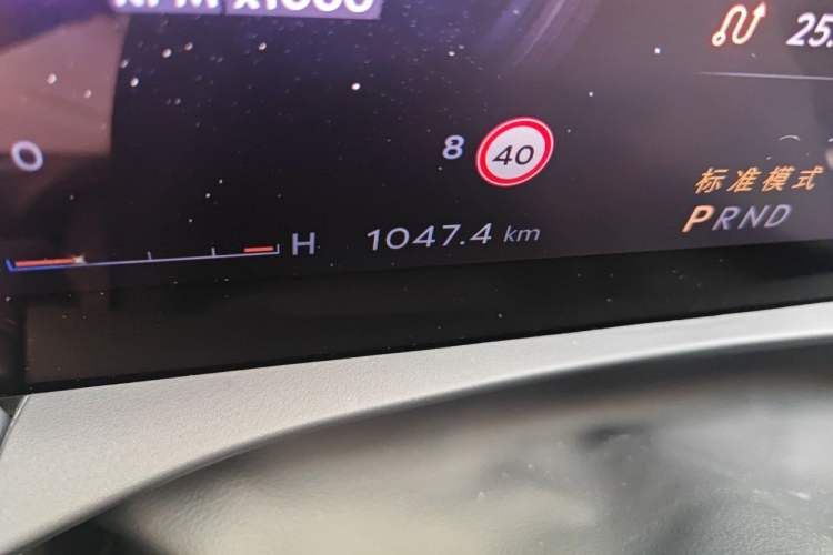 Used Lincoln Z 2025 2.0T Prestige Edition Odometer Close Up