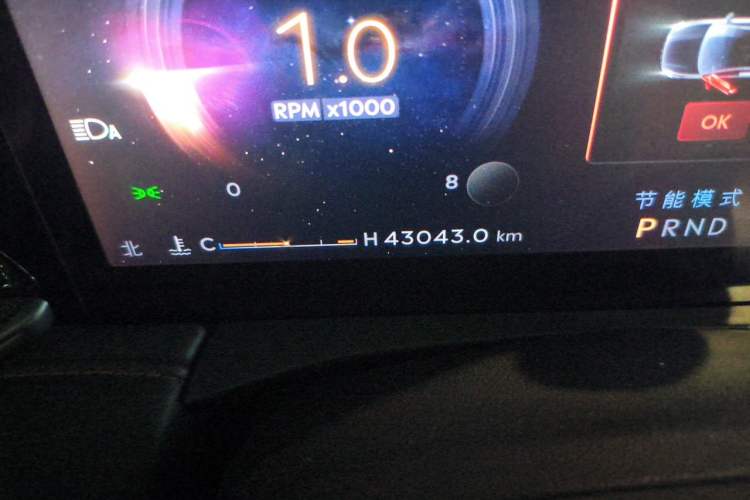 Used Lincoln Z 2025 2.0T Prestige Edition Odometer Close Up