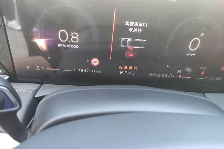 Used Lincoln Z 2025 2.0T Prestige Edition Odometer Close Up