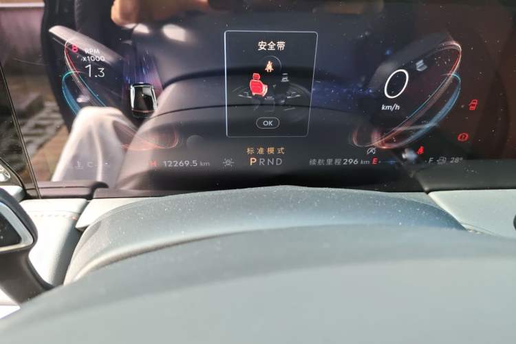 Used Lincoln Z 2025 2.0T Luxury Edition Odometer Close Up