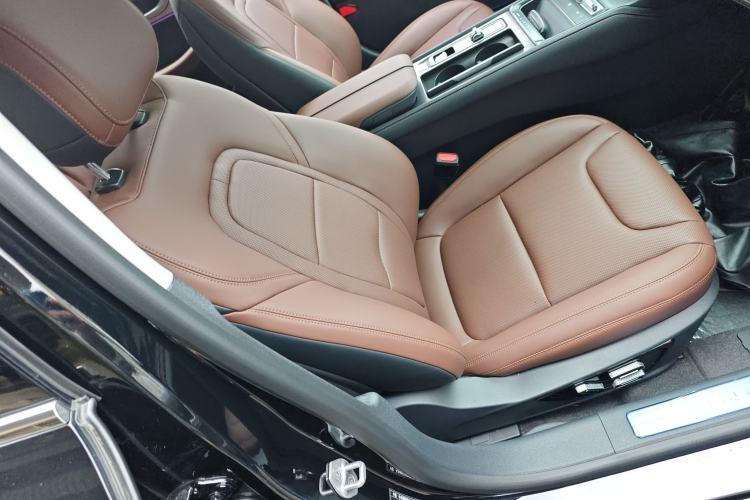 Used Lincoln Z 2025 2.0T Prestige Hybrid Edition Right Front Seat