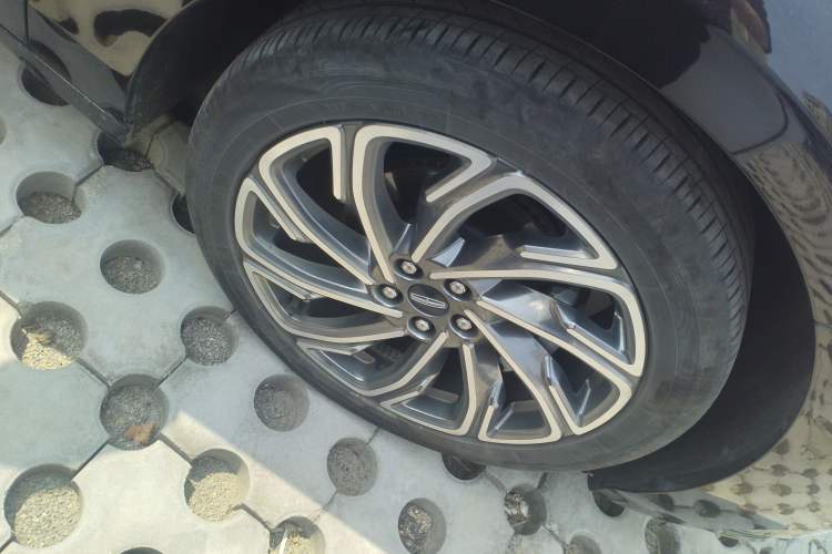 Used Lincoln Z 2025 2.0T Luxury Edition Right Front Wheel Hub
